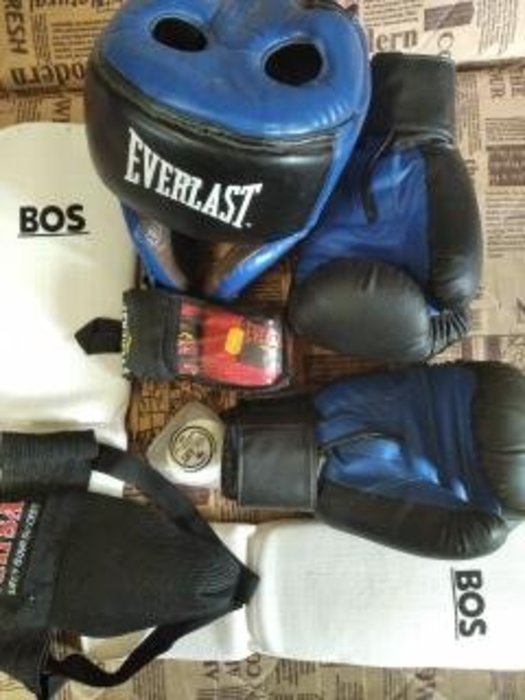 Кик Боксинг перчатки, шлем щитки, ленты, ракушка - полный набор Київ