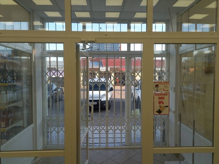 Раздвижные решетки — удобные и надежные конструкции для защиты окон и дверей Одесса
