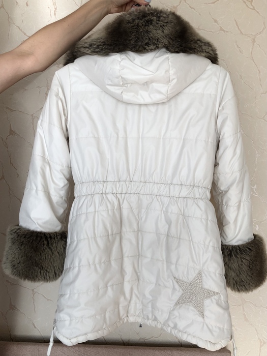 Продам зимнюю куртку для девочки  Киев