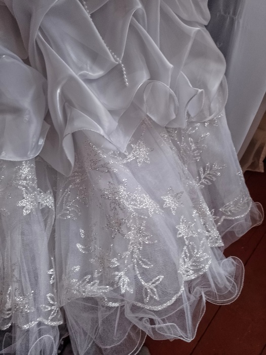 Плаття пишне біле для дівчинки  Залізці
