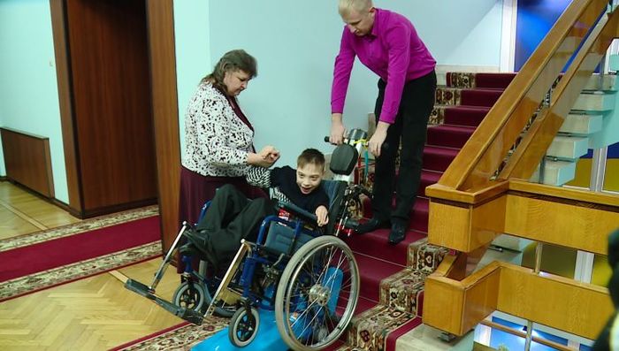 Мобільний гусенечний сходолаз для людей інвалідів Львів