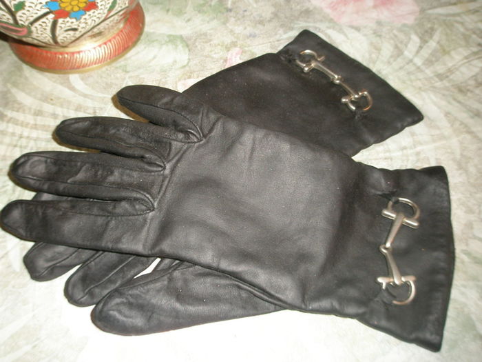 Перчатки женские из натуральной кожи, цвет матово-чёрный. Киев