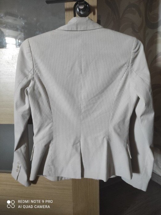 Белый пиджак в серую полоску, без дефектов, размер М Борисполь