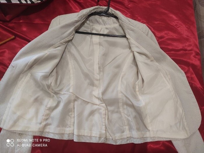 Белый пиджак в серую полоску, без дефектов, размер М Борисполь